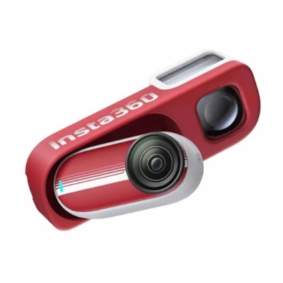 Câmara Insta360 vermelha e branca com duas lentes