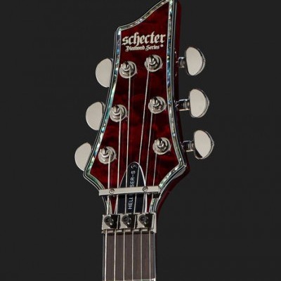 Cabeça de guitarra Schecter Diamond Series vermelha com cravelhas cromadas e texto visível