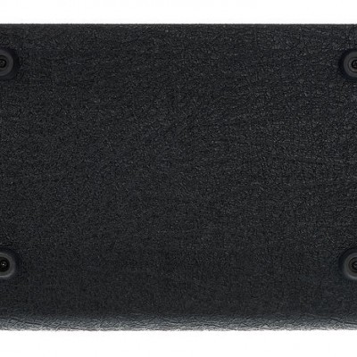 Parte inferior de mala preta com textura rugosa e cantos reforçados