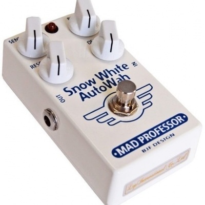 Pedal de efeito para guitarra Mad Professor Snow White AutoWah branco com botões e interruptor