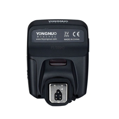 Flash Yongnuo Digital preto com indicação de 3V e MADE IN CHINA