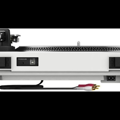 Gira-discos branco com detalhes pretos e cabo RCA