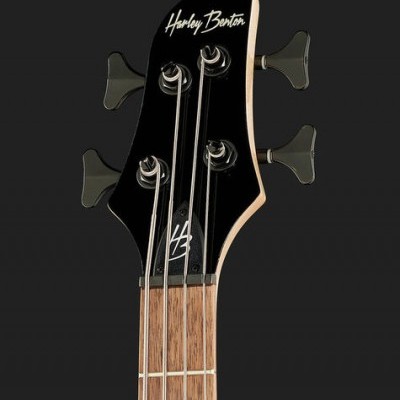 Cabeça de baixo elétrico Harley Benton em preto com braço de madeira clara