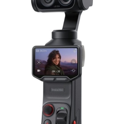 Câmara preta Insta360 com visor digital e lentes Leica