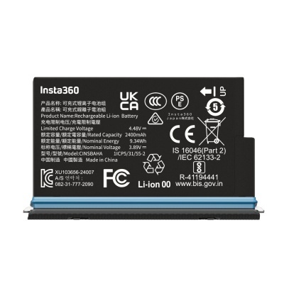 Bateria recarregável Li-ion preta para Insta360 com textos técnicos e símbolos de certificação.