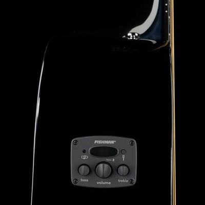 Parte traseira de guitarra acústica preta com pré-amplificador Fishman