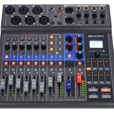 Mesa de som Zoom LiveTrk L-8 preta com múltiplos canais e botões coloridos