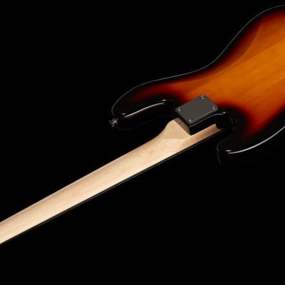 Guitarra elétrica com acabamento castanho e preto e braço de madeira clara