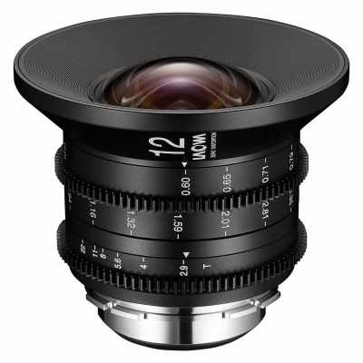 Objetiva fotográfica preta com marcações numéricas e base metálica prateada