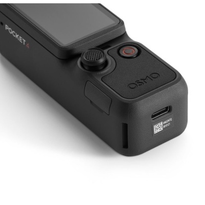 Dispositivo preto com ecrã, botões, texto POCKET 4 e OSMO, porta USB-C e código QR.