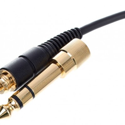 Cabo de áudio com conectores jack 3,5 mm e 6,35 mm dourados