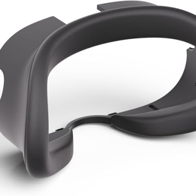 Suporte ou adaptador preto em plástico com formato arredondado