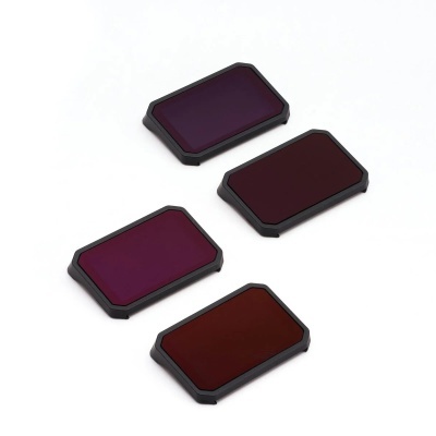 Quatro filtros de lente retangulares com bordas pretas em tons de roxo e vermelho