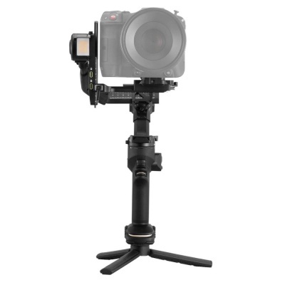 Gimbal preto com tripé de suporte para câmera em fundo branco