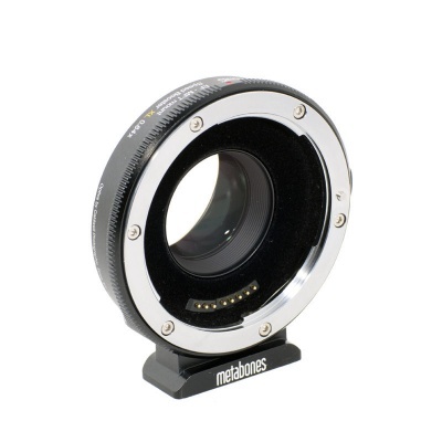 Adaptador de lente Metabones preto e prata