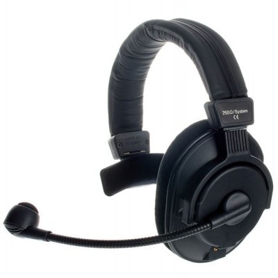 Auscultadores pretos circumaurais com microfone flexível e almofadas acolchoadas