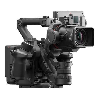 Câmara profissional DJI Ronin 4D preta com estabilizador e lente