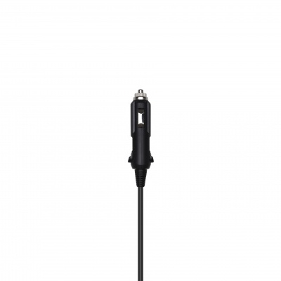 carregador para carro preto com conector metálico