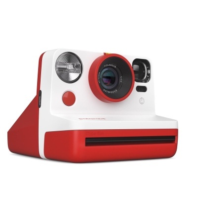 Câmara instantânea Polaroid vermelha e branca com lente preta e flash integrado