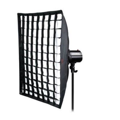 Softbox fotográfico com grid quadriculado e suporte de luz