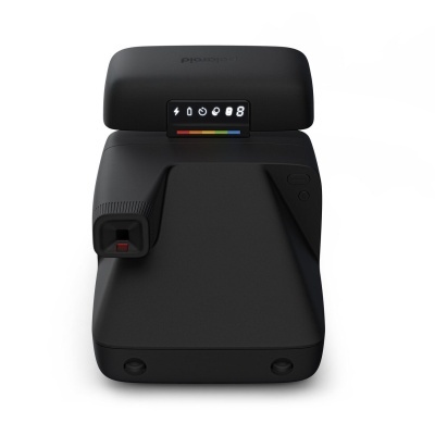 Máquina fotográfica instantânea preta com visor digital e lente quadrada