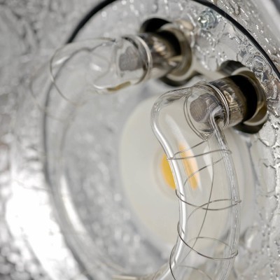 Lâmpada circular transparente com filamentos e base metálica prateada texturizada