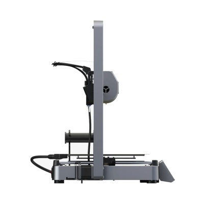 Impressora 3D cinzenta e preta vista de perfil