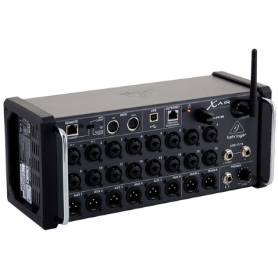 Interface de áudio digital Behringer X Air XR18 com várias entradas XLR e antena Wi-Fi