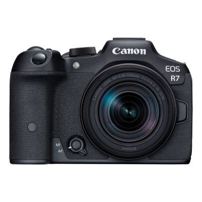 Câmara Canon EOS R7 preta com lente 18-150mm