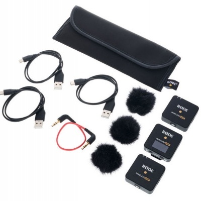 Conjunto de microfones wireless Rode Wireless GO II com cabos, espumas e bolsa preta.