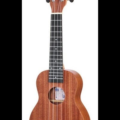 Ukulele de madeira castanha com quatro cordas e cabeça com afinadores pretos