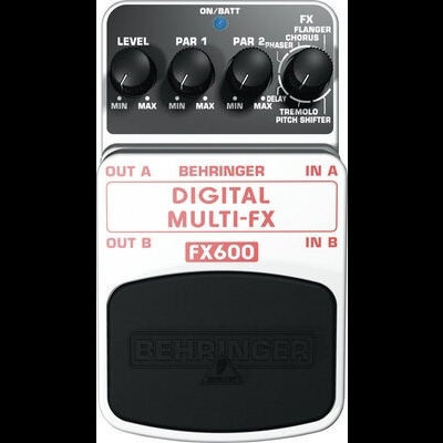 Pedal de efeitos para guitarra Behringer FX600 com botões rotativos e texto DIGITAL MULTI-FX
