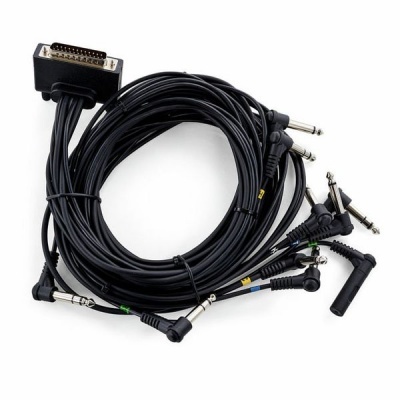 Cabo preto com conector múltiplo e várias pontas jack coloridas