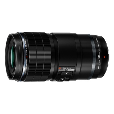 Objetiva fotográfica preta com texto 90mm 1:2.8 MACRO