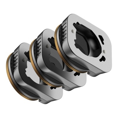 Três suportes metálicos quadrados com detalhes em preto e dourado