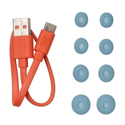Cabo USB-C laranja JBL com seis pares de pontas de silicone azuis para auriculares