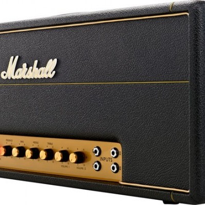 Amplificador de guitarra Marshall preto com painel dourado e botões