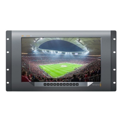 Monitor profissional Blackmagic Design a mostrar estádio de futebol cheio