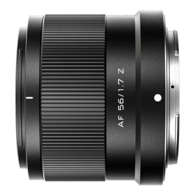 Objetiva de câmara preta com inscrições AF 56/1.7 Z e rebordo metálico