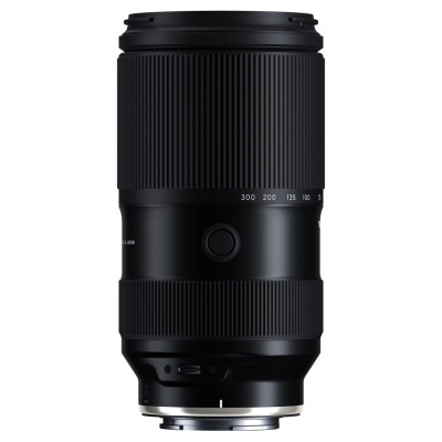 Lente fotográfica preta com detalhes em branco e texturas para ajuste