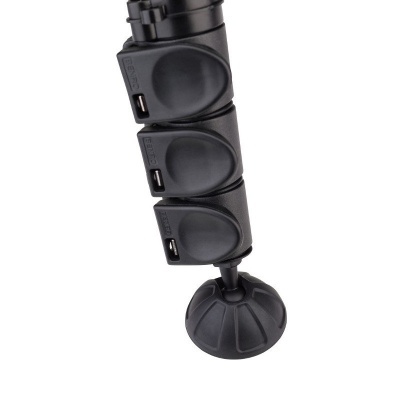 Suporte preto articulado com base redonda em fundo branco