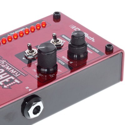 Pedal vermelho para guitarra com botões e chaves