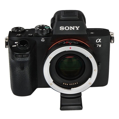 Câmara fotográfica Sony Alpha 7 II preta vista de frente