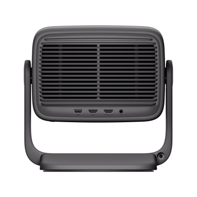 Projetor cinza escuro em suporte com grelha frontal e conexões na parte traseira