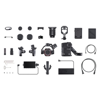 Equipamento fotográfico em preto organizado sobre fundo branco