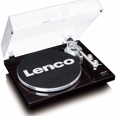 Toca-discos Lenco com tampa transparente aberta e base de madeira escura.