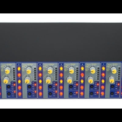 Misturador de áudio Rextone SA120 com oito canais e botões coloridos