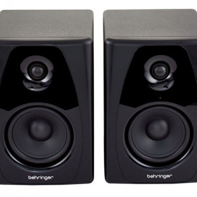 Par de colunas de som Behringer pretas com tweeter e woofer
