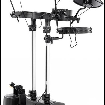 Bateria eletrónica com pads e pratos pretos e base preta