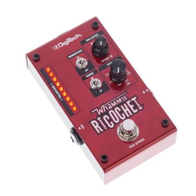 Pedal Digitech Whammy Ricochet vermelho com botões, interruptores e LEDs